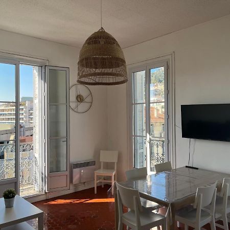 Appartement Hyeres - Centre Ville 3 Chambres 6 Personnes 4Eme Etage Escalier - Sebastien Claire Exterior foto