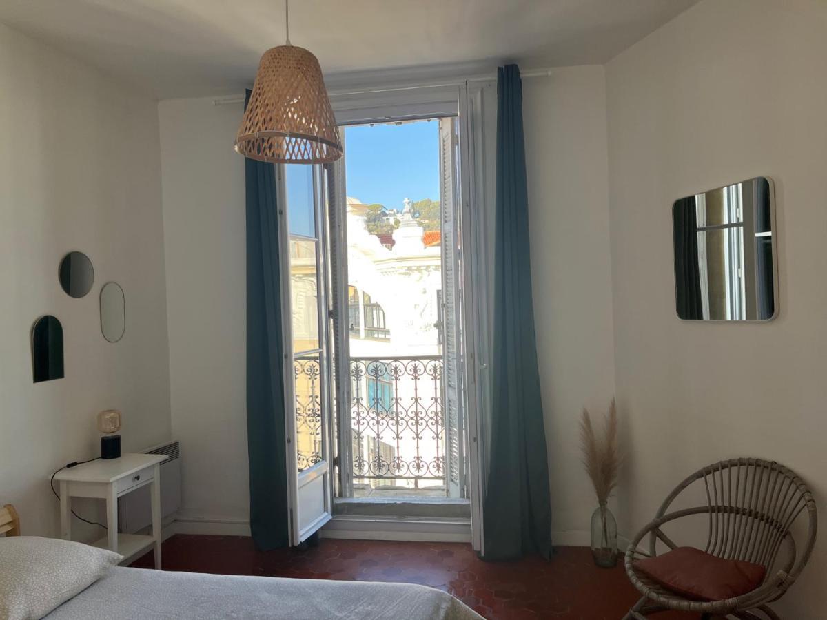 Appartement Hyeres - Centre Ville 3 Chambres 6 Personnes 4Eme Etage Escalier - Sebastien Claire Exterior foto