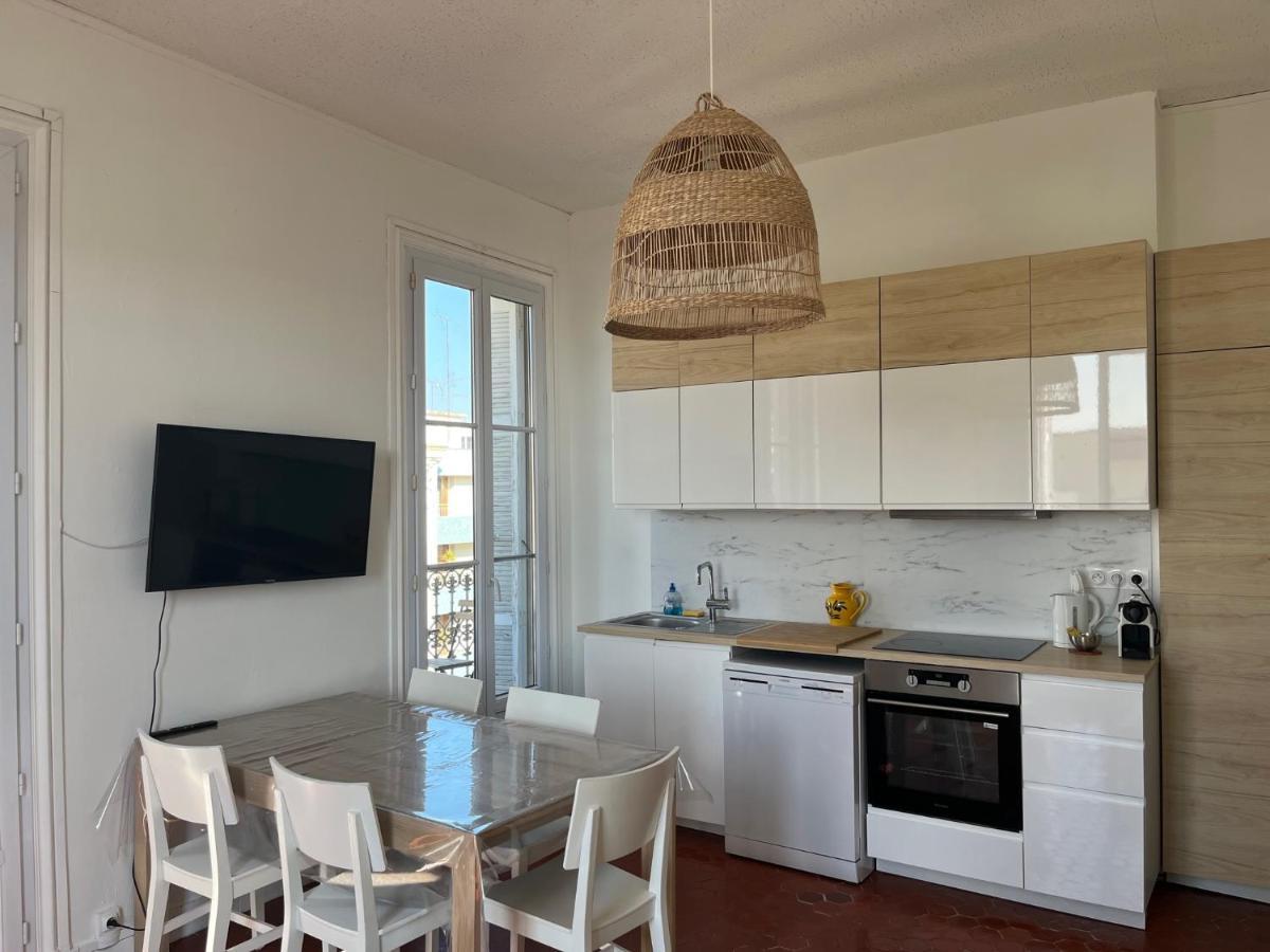 Appartement Hyeres - Centre Ville 3 Chambres 6 Personnes 4Eme Etage Escalier - Sebastien Claire Exterior foto