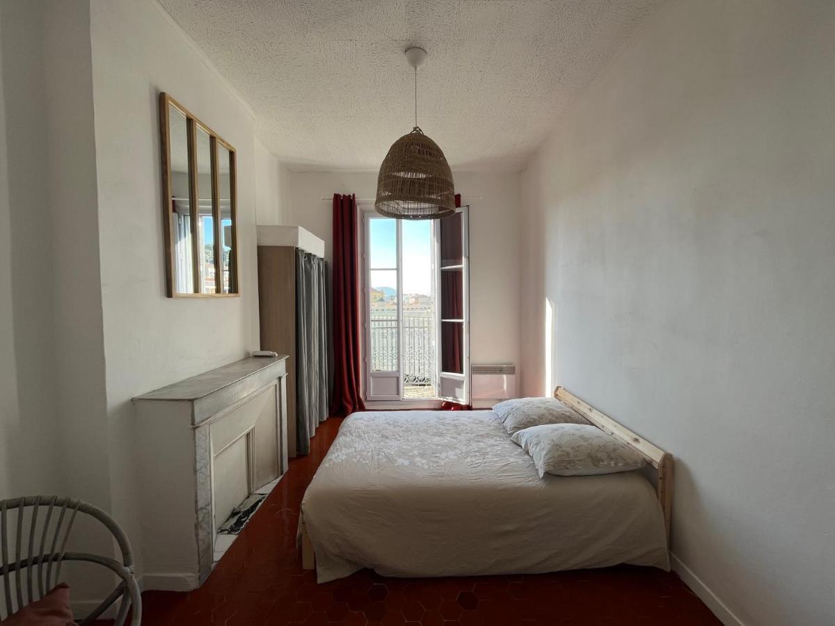 Appartement Hyeres - Centre Ville 3 Chambres 6 Personnes 4Eme Etage Escalier - Sebastien Claire Exterior foto